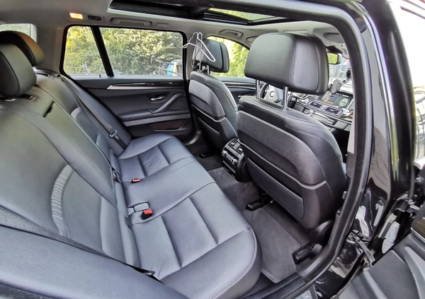 BMW Seria 5 cena 98000 przebieg: 159000, rok produkcji 2014 z Warszawa małe 211